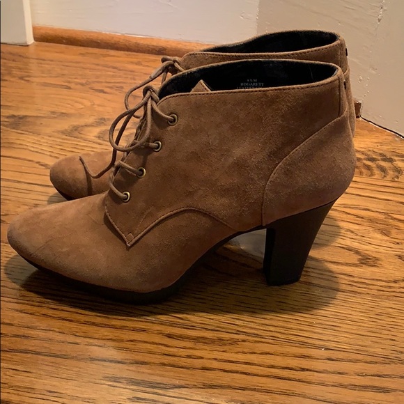 NWOT Bandolino laced bootie - Picture 2 of 4